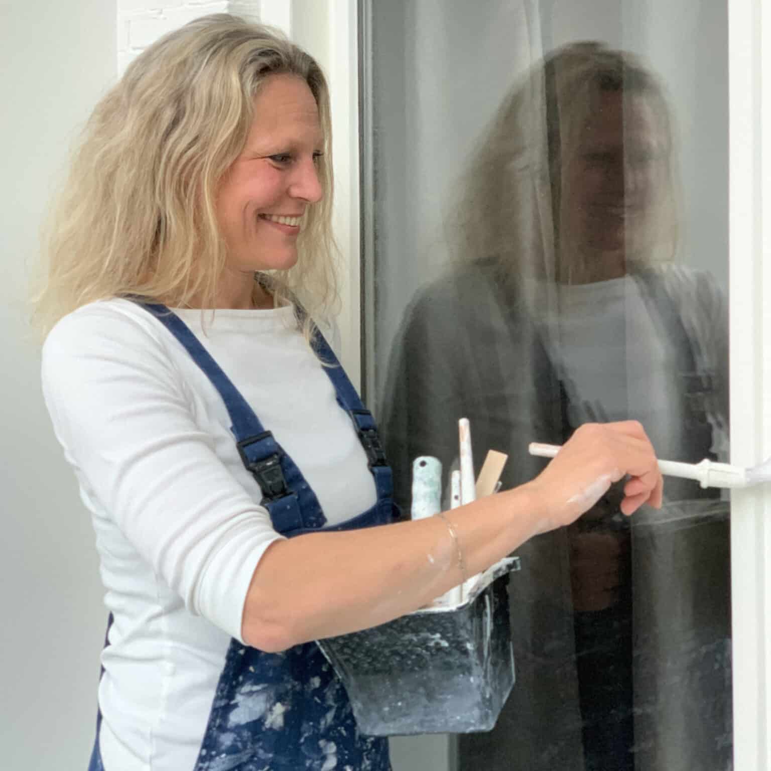schilderende vrouw